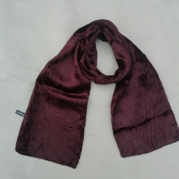 Velvet tubeler stole - Picture 2 of 2